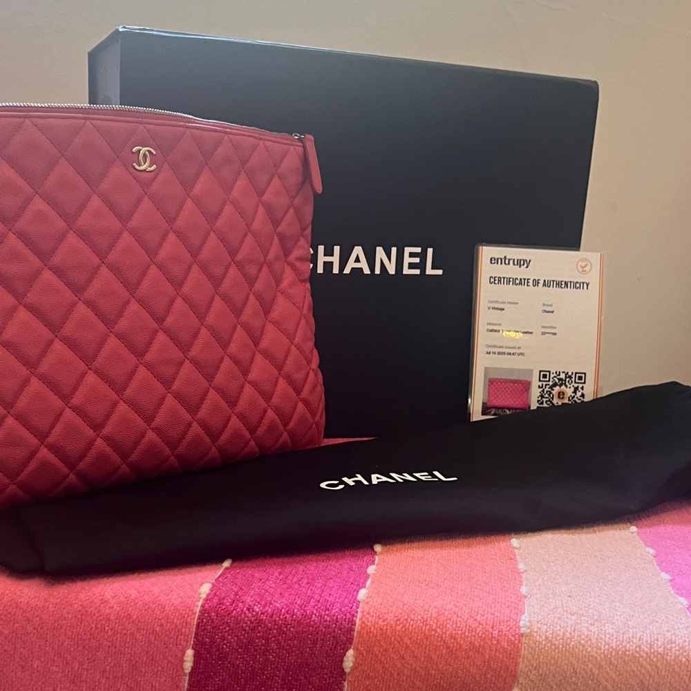 CHANEL PINK Quilted Clutch